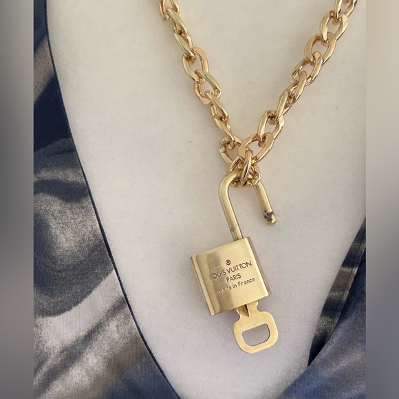 LOUIS VUITTON Padlock & Key Set Vintage Gold Plated Pre-Owned #303 - Picture 7 of 11